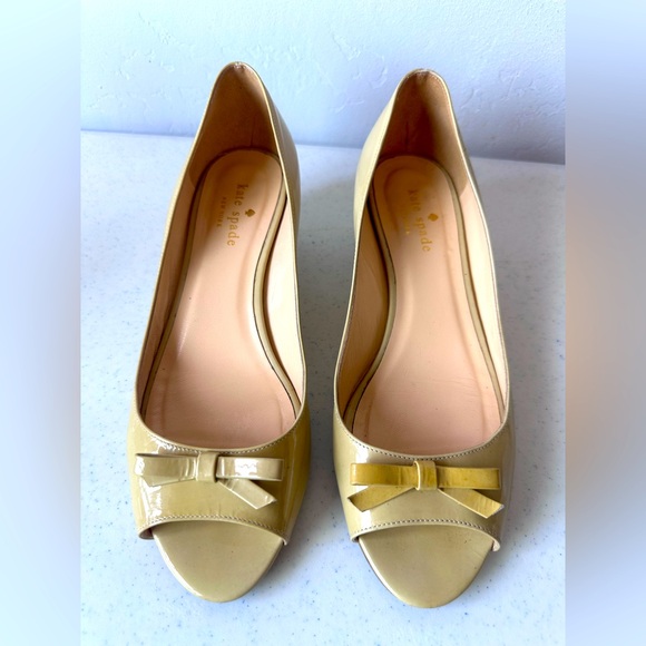 Kate Spade Beige  Bow Peep Toe Leather Low Wedge  7B - Picture 1 of 11